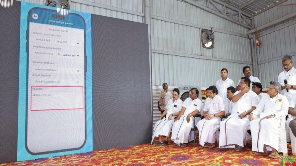 கோவை தொண்டாமுத்தூரில் நடந்த கூட்டத்தில் கலந்து கொண்ட மேற்கு மண்டல பொறுப்பாளர் வி.செந்தில்பாலாஜி, வடக்கு மாவட்ட திமுக செயலாளர் தொ.அ.ரவி உள்ளிட்டோர்.